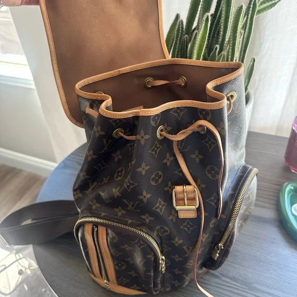 LOUIS VUITTON
Monogram Bosphore Backpack - Picture 7 of 8